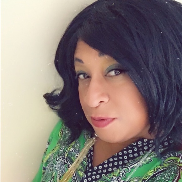 Meet your Posher, Stephanie - Picture 5 of 5